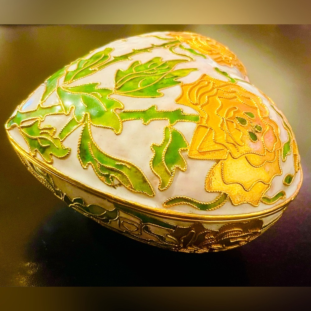 Vintage Cloisonne White and Gold Floral Heart Trinket Box - Picture 3 of 15